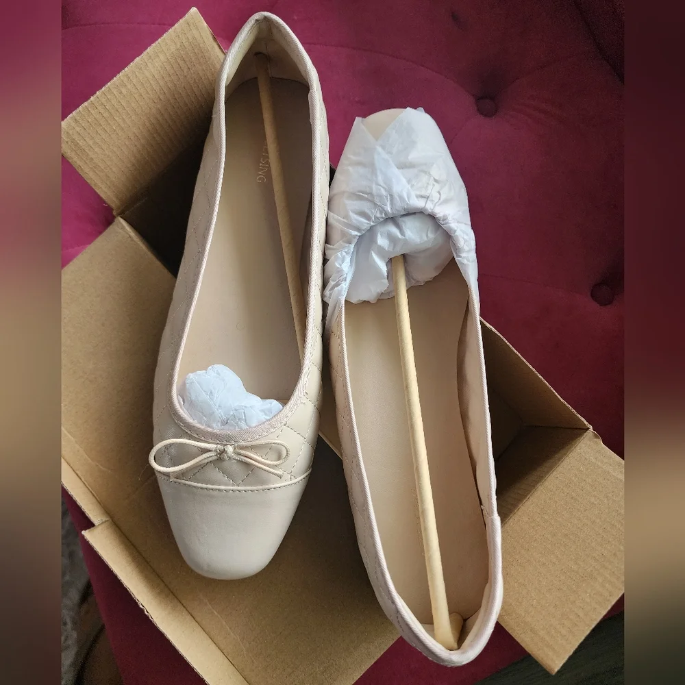 Elegant Creamish Tan Quilted Ballet Flats